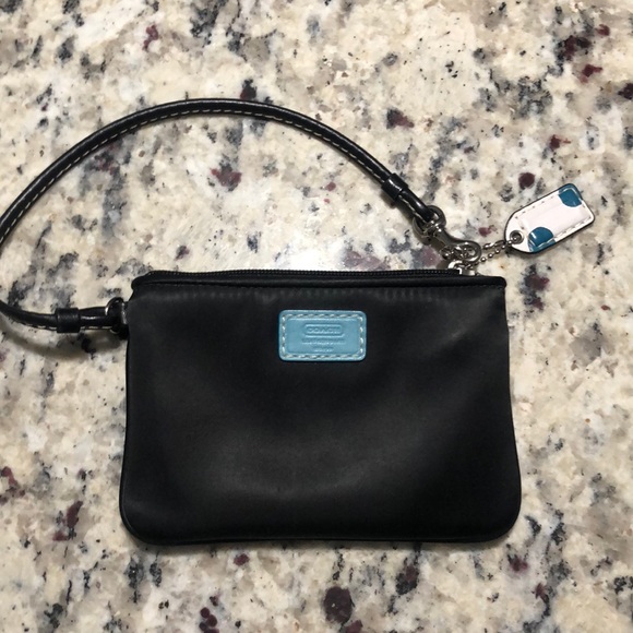 Coach Handbags - COACH wristlet 💥LAST CHANCE💥
